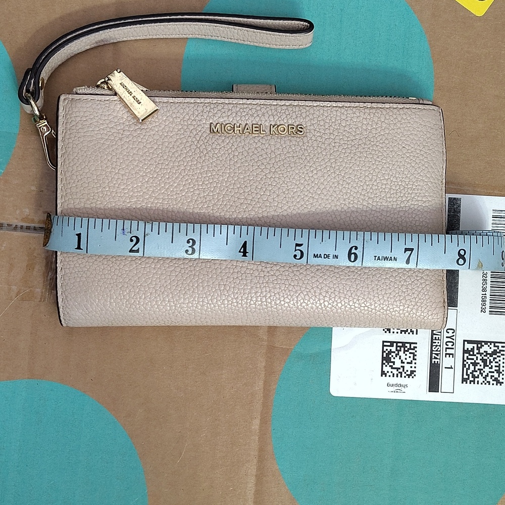 Michael Kors Blush Pink Leather Wristlet Wallet with Gold Hardware - Picture 3 of 8